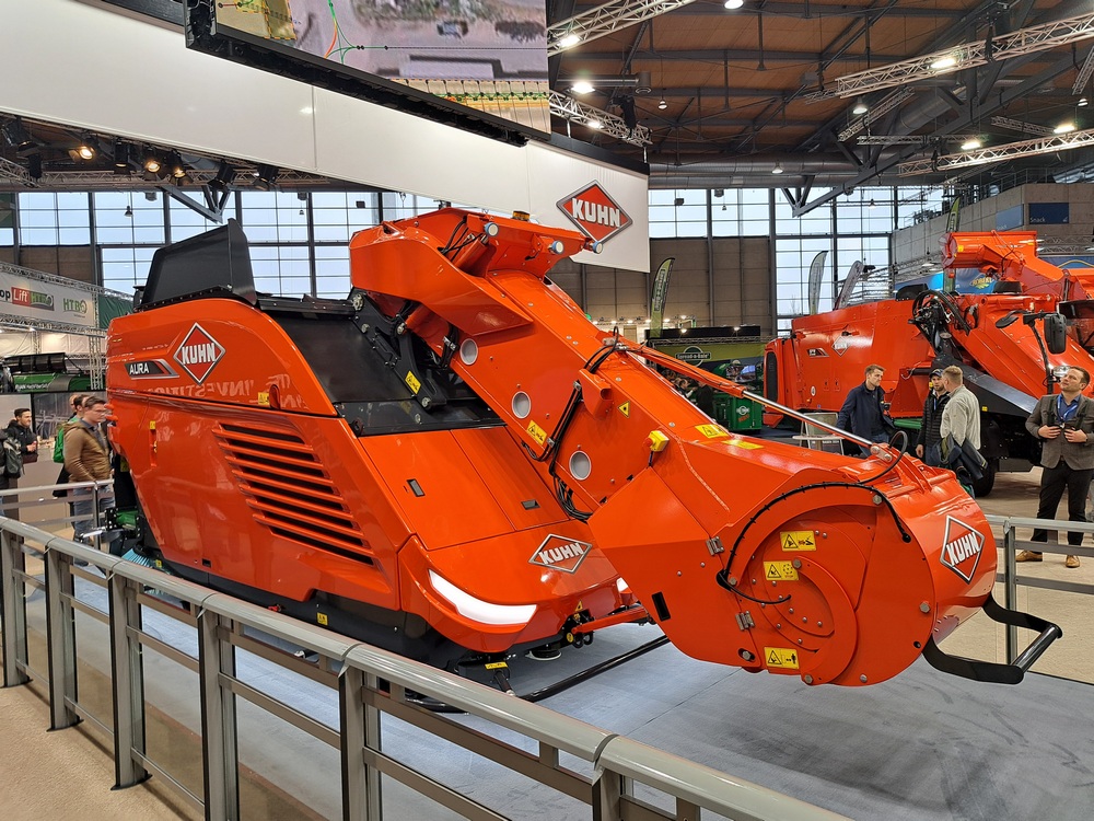 La mélangeuse automotrice autonome de Kuhn a pour particularité de disposer d’un module de désilage embarqué. 