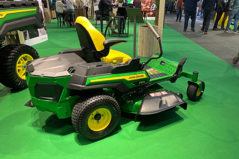 John Deere Z370R Electric ZTrak