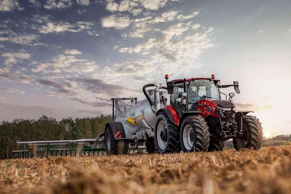 Case IH Farmall C 2025