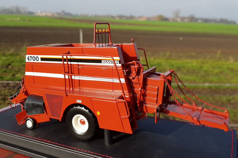 VKA Models Hesston 4700 1/32