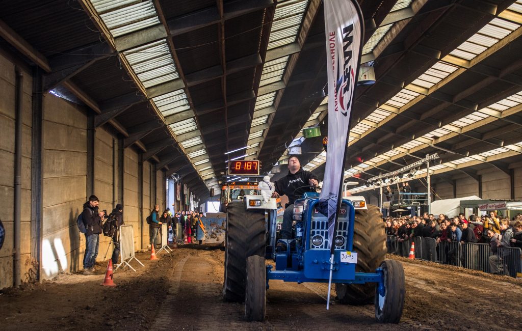 Stijn Van der Lindern participe souvent aux councours de traction avec son tracteur.