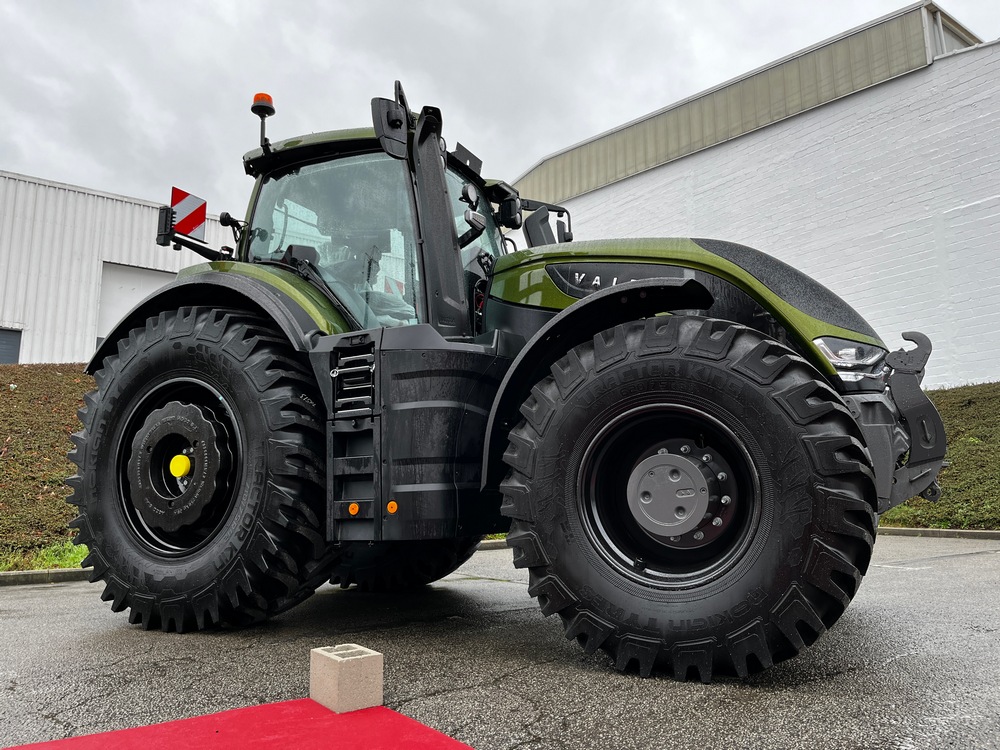 Valtra Boss