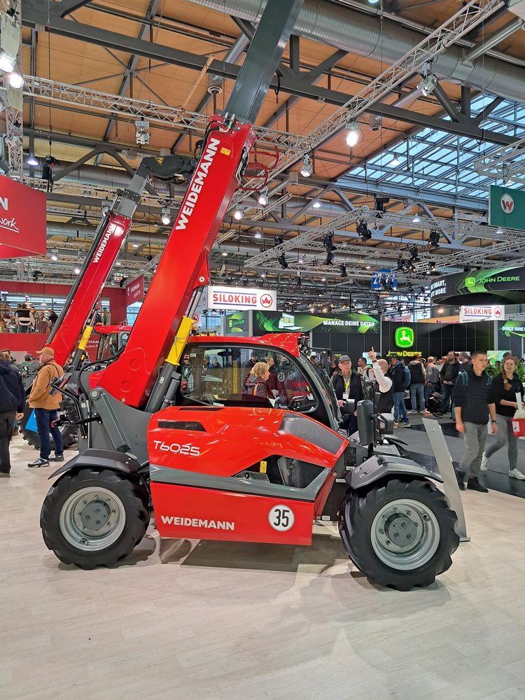 Le nouveau Weidemann T6025 se caractérise par son gabarit compact.