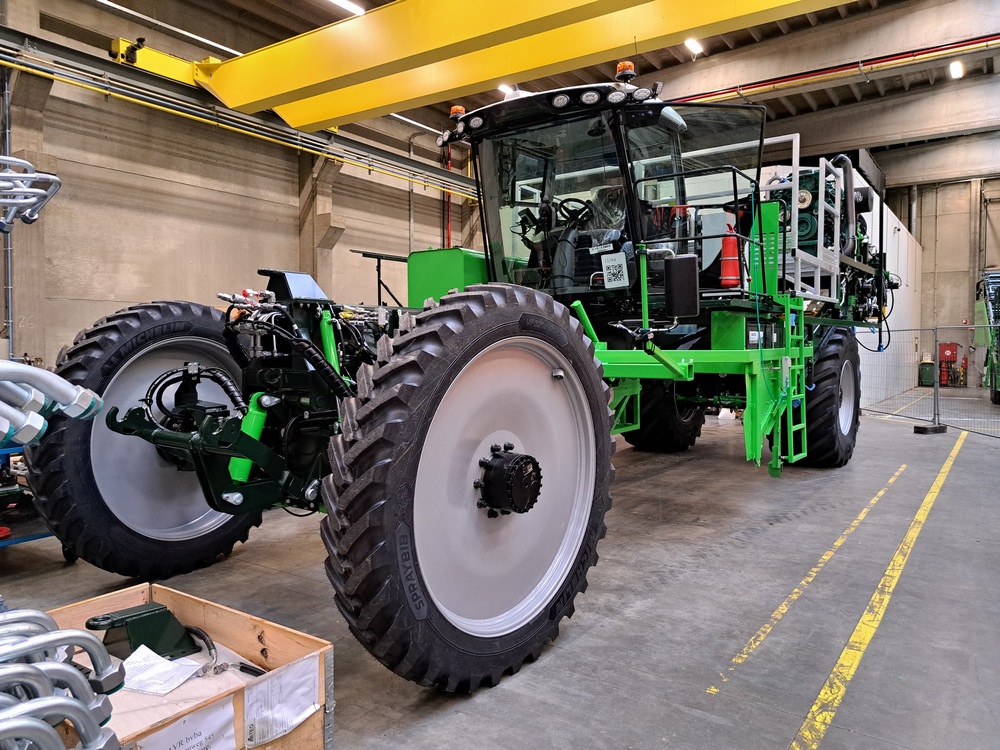 AVR usine visite : Une AVR Puma en cours de monatge