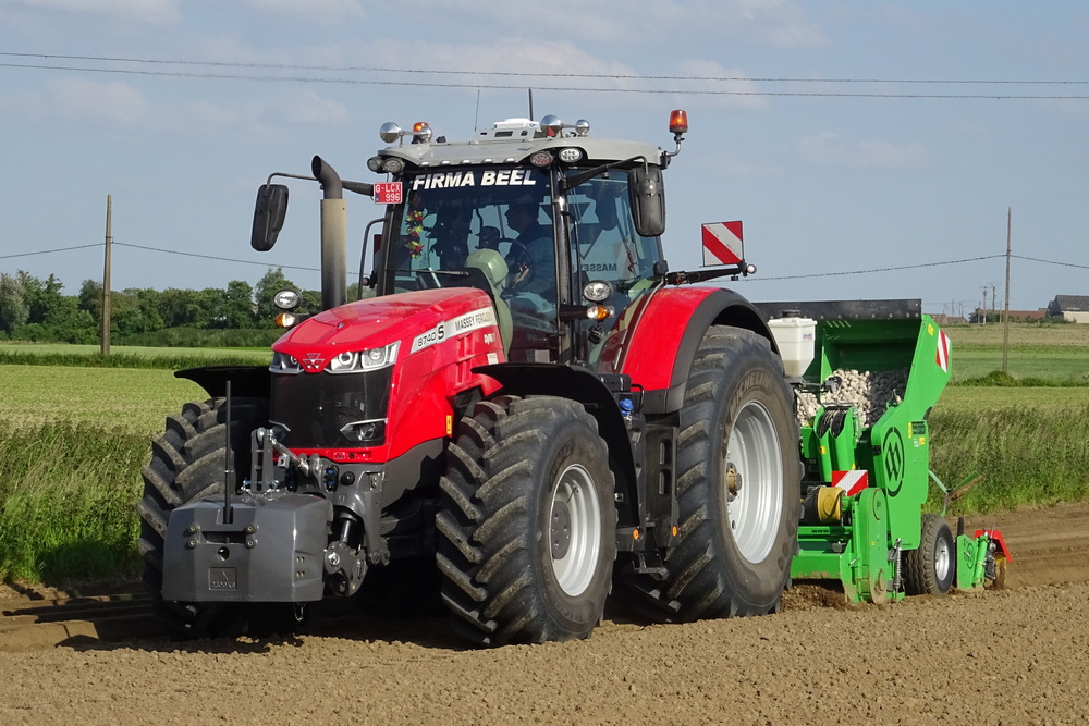 Massey Ferguson 8740S