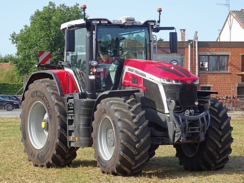 Massey Ferguson 9s