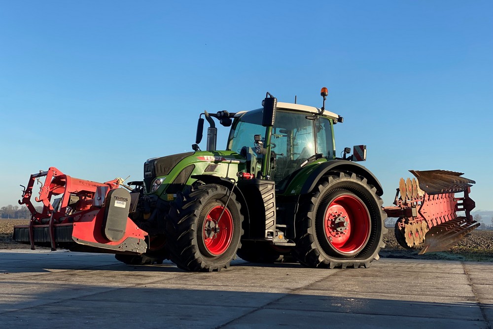 Lors du labour avec des pneus Cupwheel, SB Agro a plus d'adhérence et travaille avec une pression des pneus plus basse.
