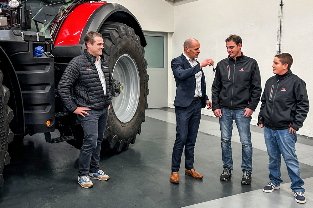 Massey Ferguson annonce la production du dernier tracteur de la série MF 8700 S