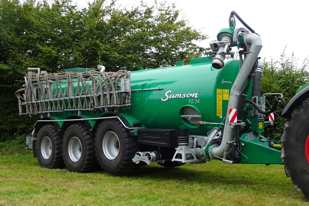 La nouvelle cuve Samson TG 24 d’une capacité de 24 900 l était présente lors de la démonstration. Celle-ci est équipée d’un bras de pompe et d’une rampe à pendillards.