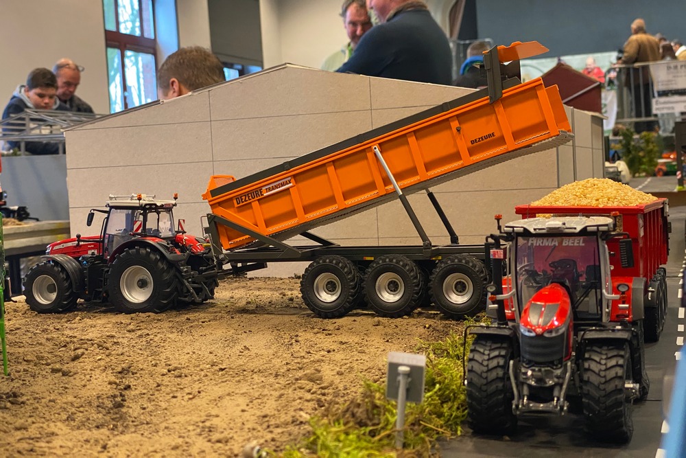 Exposition de miniatures Ducasliminiagri à Celles (2025) - Dezeure TransMax