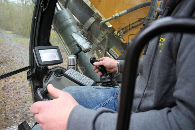 Selon le fabricant, les pelles sur chenilles Liebherr peuvent être utilisées avec une grande sensibilité, ce qui permet à l'accessoire de faire ce que vous, en tant qu'opérateur, souhaitez.