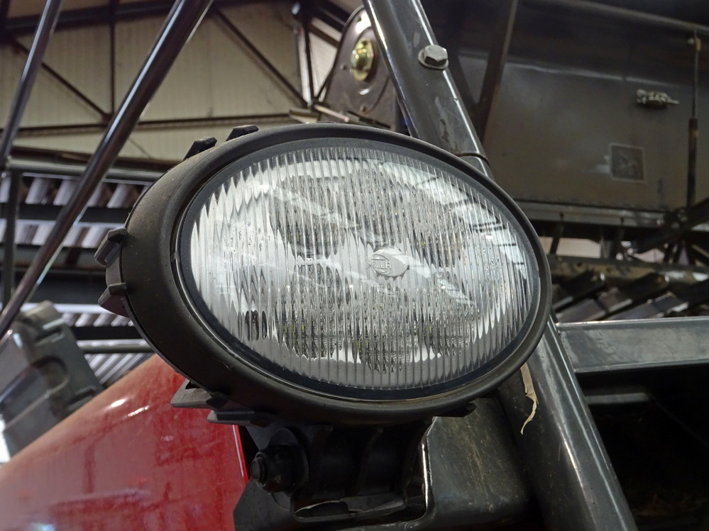 Les nouvelles presses à balles Massey Ferguson LB 2200 sont entièrement équipées de feux led.