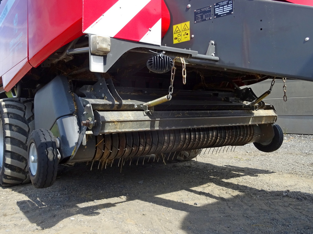 Le dégagement sous le pick-up est important, ce qui permet de franchir des obstacles sans trop de difficultés.