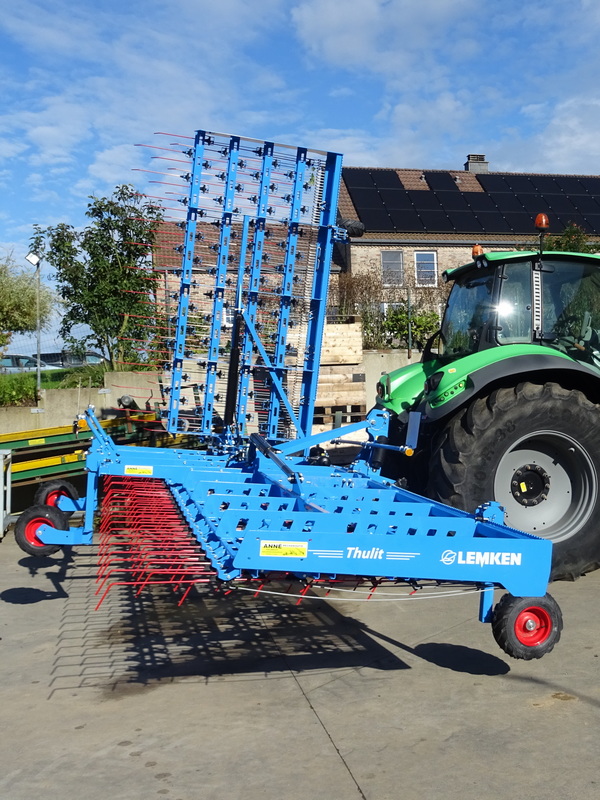 Les herses étrilles Thulit sont fabriquées dans la nouvelle usine moderne Lemken aux Pays-Bas.