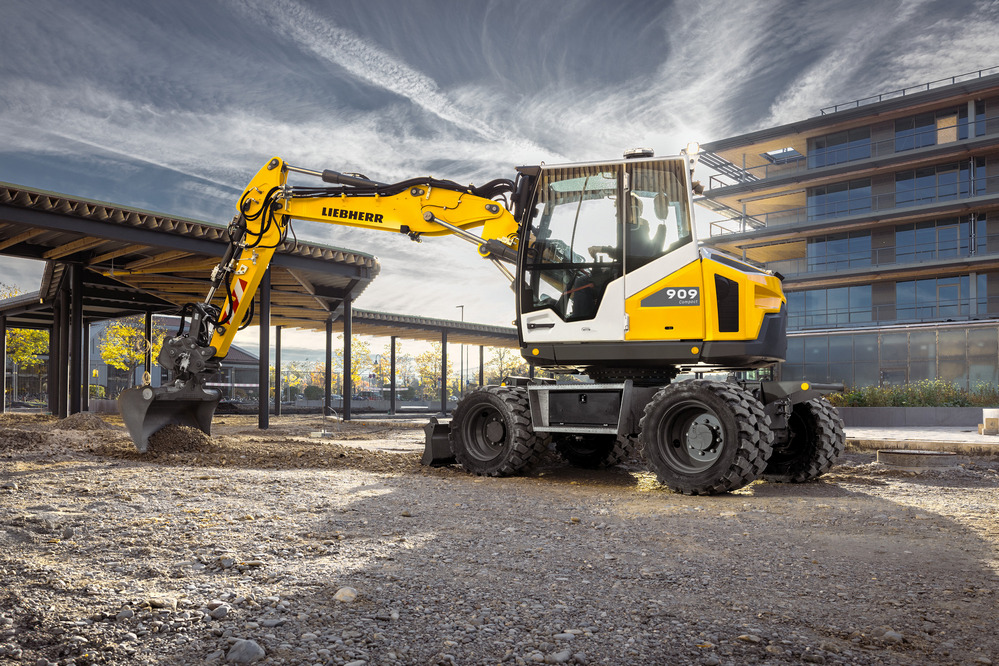 Liebherr A 909 Compact