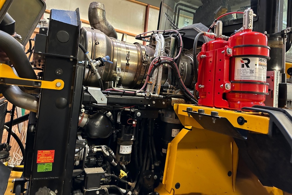 La ligne de détection est installée dans le compartiment moteur.