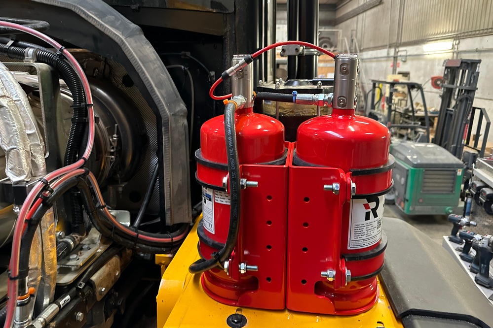Les machines fonctionnent dans un environnement contenant des déchets de bois et de la poussière, ce qui augmente le risque d'incendie.