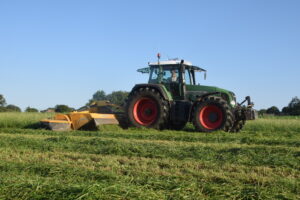 Rodaco : « La faucheuse Elho s'adapte parfaitement à notre Fendt 926 ».