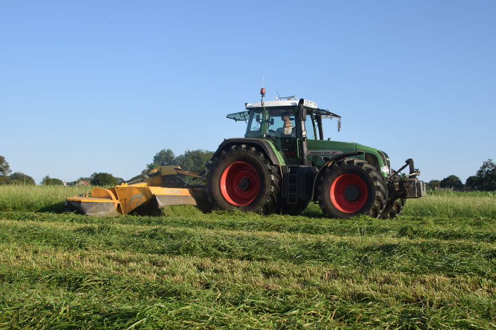 Rodaco : « La faucheuse Elho s'adapte parfaitement à notre Fendt 926 ».