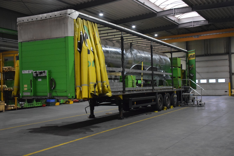 Pour le transport, Joskin dispose d'une trentaine de camions pour effectuer ses activités logistiques. Des transporteurs sous-traitants sont également parfois employés.