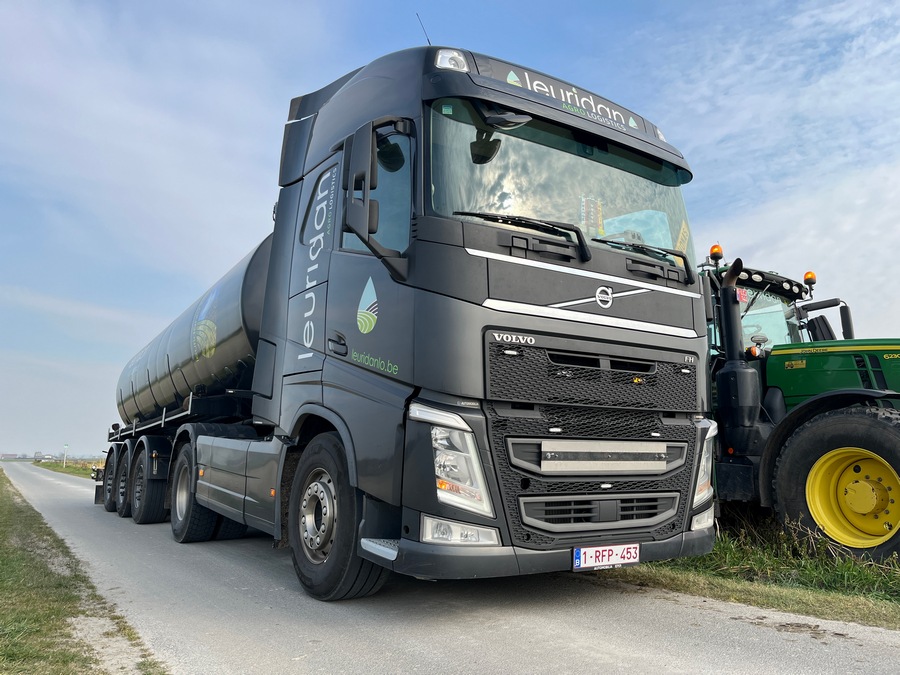 Leuridan utilise quatre camions-citernes pour transporter les matières fertilisantes liquides.