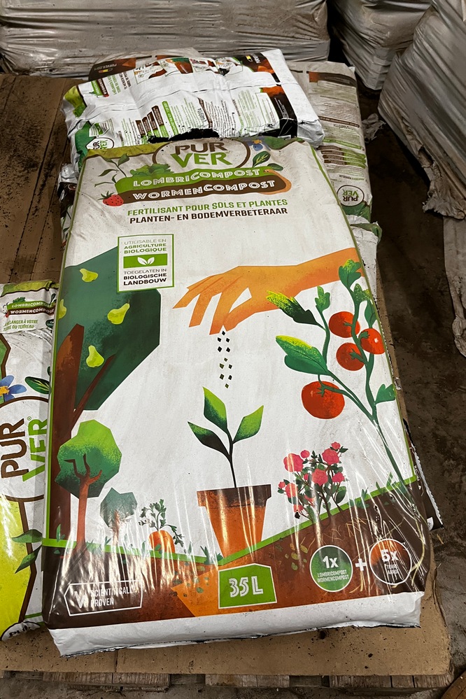 Le lombricompost Pur Ver est notamment commercialisé en sacs de 35l, principalement apprécié par les jardiniers et les maraîchers.