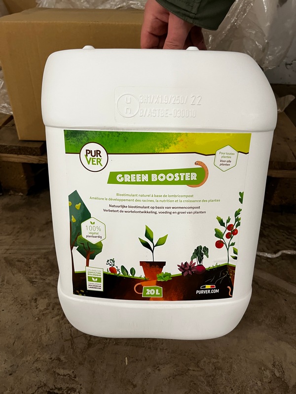 Le Green Booster Pur Ver peut, entre autres, être acheté dans des bidons de 20 l.