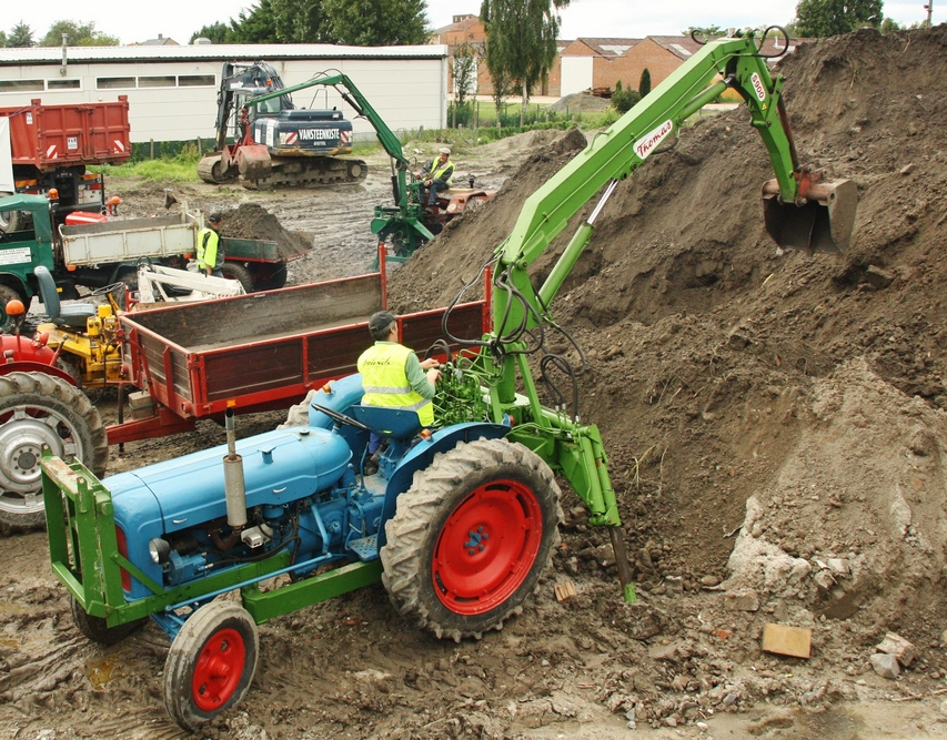 Geert Van Landuyt de Kleit au travail avec sa Thomas 900 S de 1967 superbement restaurée. L’engin avait attiré tous les regards en 2017 lors des « Nostalgische Grondverzet demo » organisés pendant 