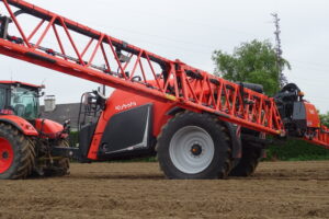 Kubota XTS446 Un pulvérisateur traîné précis et intuitif