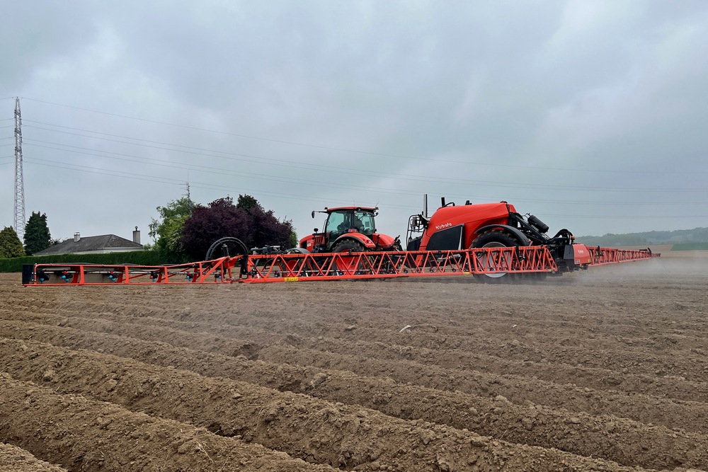 Kubota XTS446 Un pulvérisateur traîné précis et intuitif