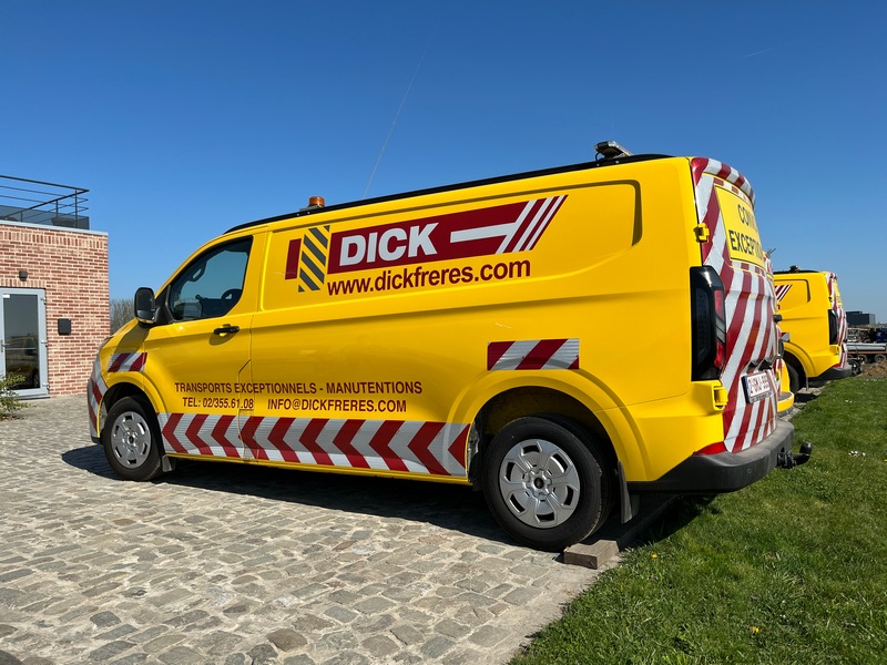 En plus des camions, Dick frères S.A. utilise également ses propres voitures pilotes. Quatre nouvelles Ford Transit Custom ont récemment rejoint l’entreprise.