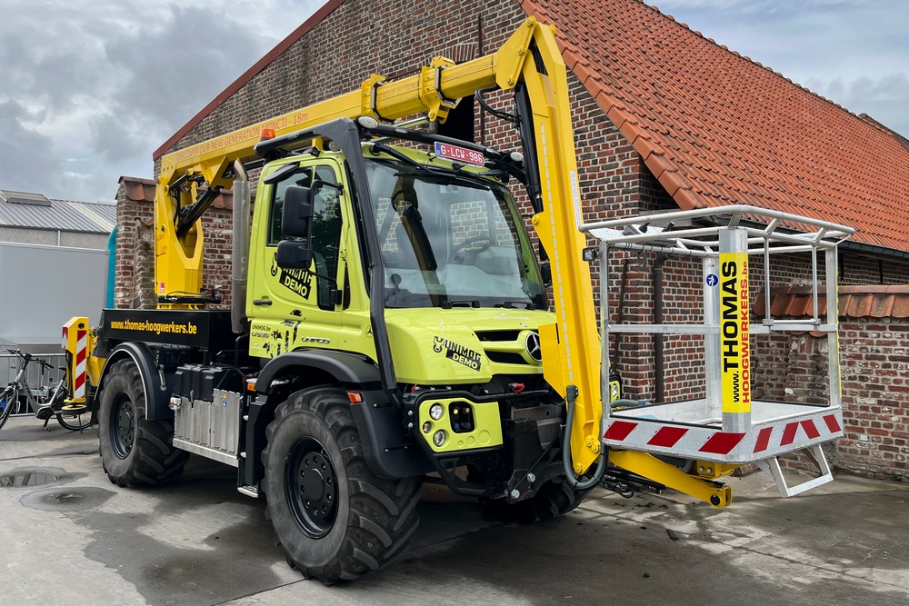 Une grue Thomas sur un Unimog