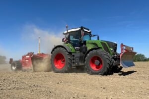 Niveler les parcelles agricoles pour éviter qu’elles ne soient sous eau : rencontre avec Evelien Hillewaere