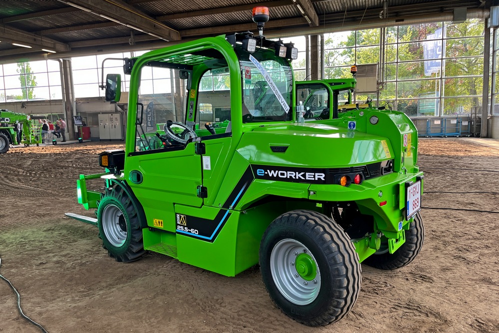 Le télescopique électrique e-Worker EW25.5-60 a une autonomie de 8 heures.