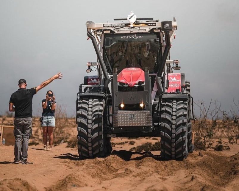 Quand un tracteur affronte le désert : la folle course du MF 8S