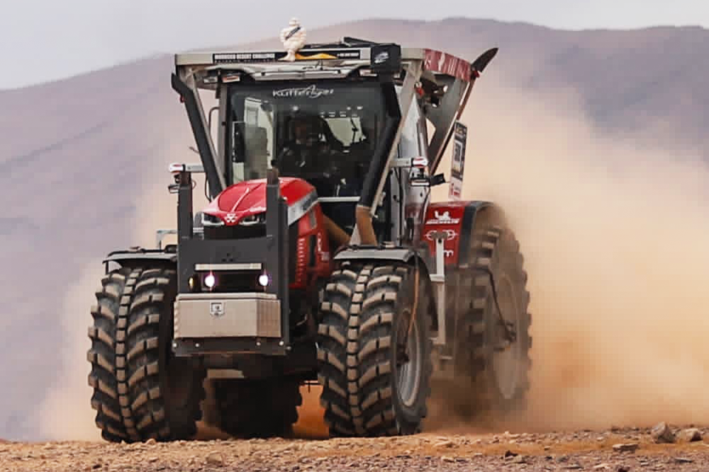 Tracteur Massey Ferguson 8S Dyna E-Power au Morocco Desert Challenge