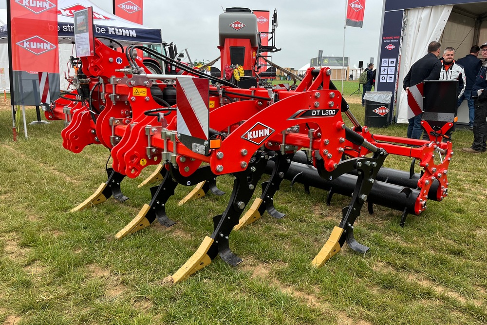 Kuhn DT, un nouveau décompacteur ameublisseur pour une restructuration profonde et un mélange intensif