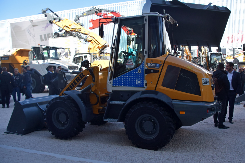 Avec la L 507 E, Liebherr a présenté une chargeuse électrique à batterie.
