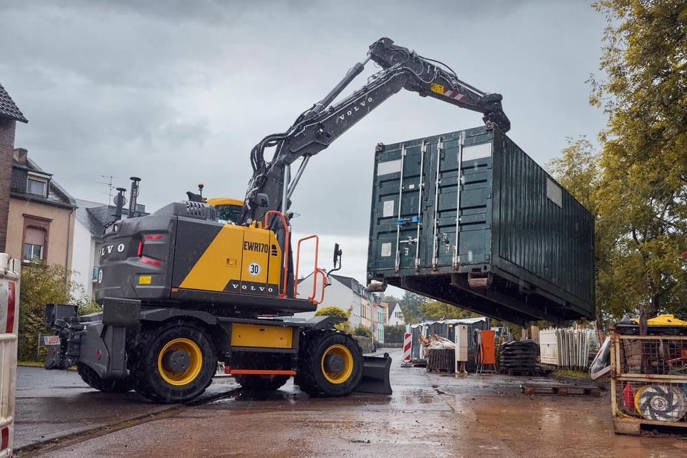 Volvo CE lance sa nouvelle generation de pelles hydrauliques sur pneus EWR150 et EWR170