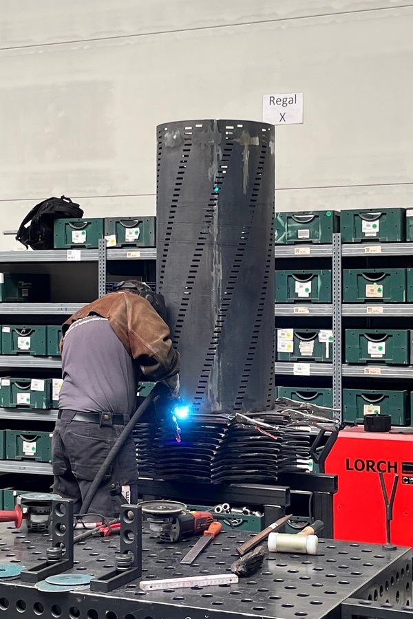 Souder un rotor d’une autochargeuse Fliegl Cargos demande une semaine de travail pour un soudeur.