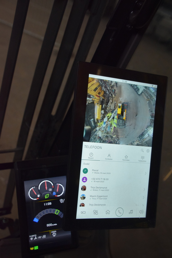 Volvo Smart View avec détection d’obstacles offre une vue à 360°.