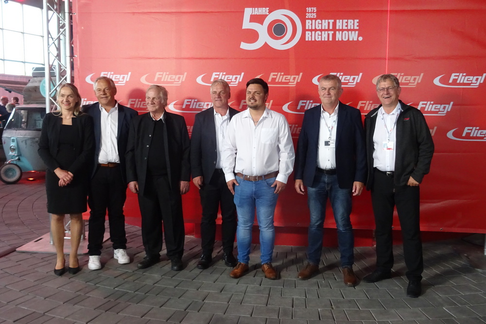 La famille Fliegl. De gauche, à droite : Angelika, Helmut, Josef Senior, Josef Junior, Andreas, Ludo Pauwels et Martin.