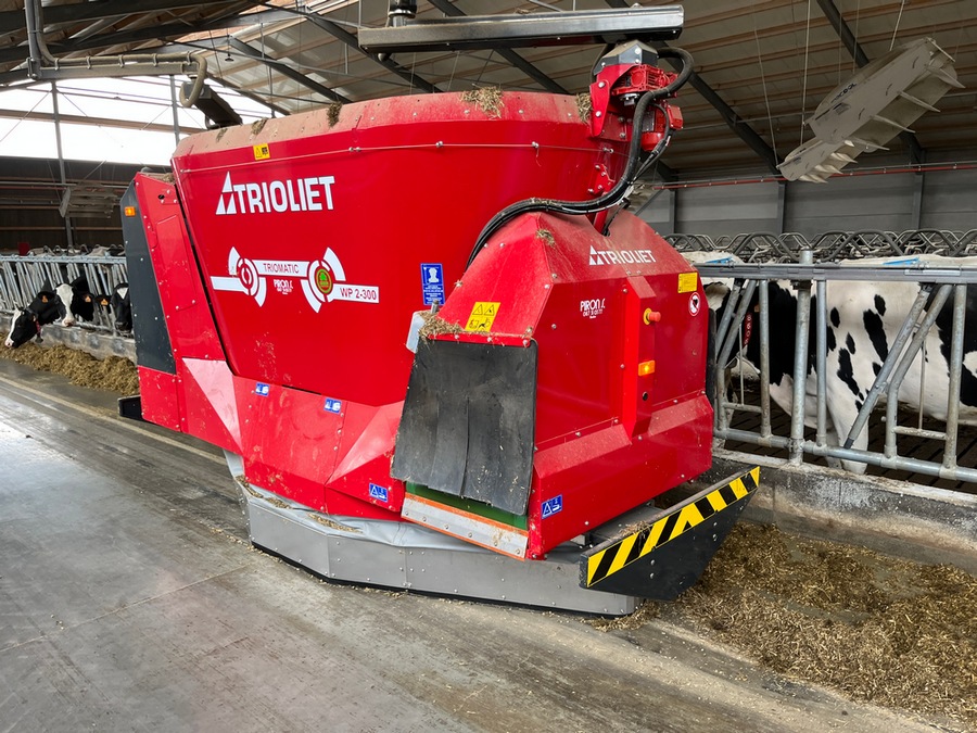 Le robot d’alimentation Trioliet Triomatic WP 2-300 a été mis en service il y a trois mois et Alwin Lenges en est très satisfait.