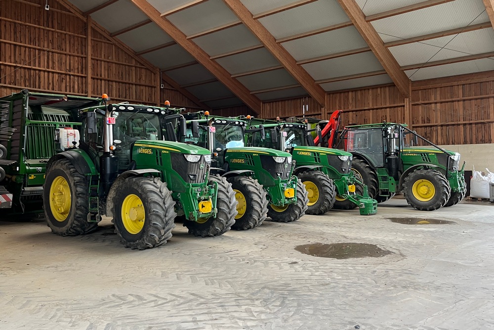 Alwin Lenges a pour principe de rester fidèle à une seule marque. Tous les tracteurs conventionnels de l’entreprise sont de la marque John Deere.