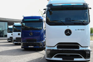 Livraison des premiers eActros 600 en Belgique chez VM Milktrans et Sovedo Logistics