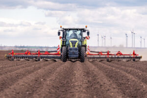 Pöttinger Tinecare V 12050 Master, une nouvelle herse étrille d’une largeur de travail de 12 m