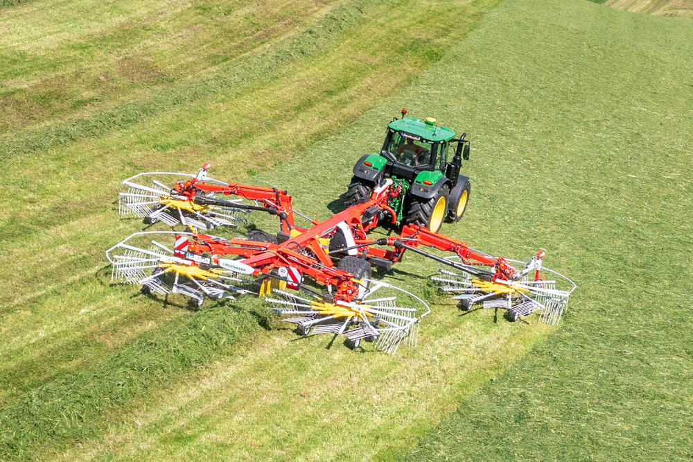 L’andaineur à quatre rotors Pöttinger TOP VT 12540 C est désormais compatible ISOBUS