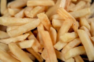 Clarebout Potatoes, géant belge de la frite surgelée, est racheté par l’Américain Simplot, renforçant ainsi sa présence en Europe tout en maintenant les sites et emplois existants. Clarebout Potatoes, géant belge de la frite surgelée, est racheté par l’Américain Simplot, renforçant ainsi sa présence en Europe tout en maintenant les sites et emplois existants.