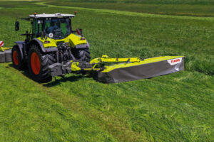 Claas optimise la stabilité de ses faucheuses avec un nouveau système de contrepoids.
