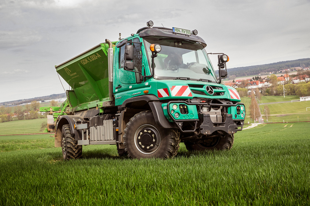 En option, l’Unimog peut être équipé de 4 roues directionnelles.